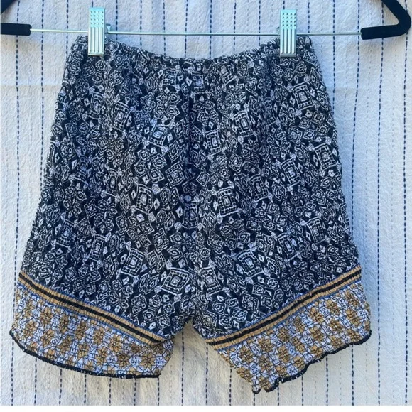 Free People • Shorts - Picture 2 of 4